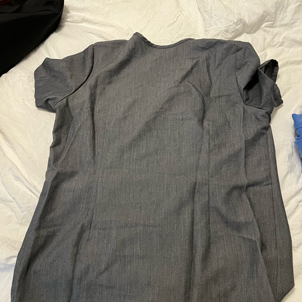 Figs scrub top